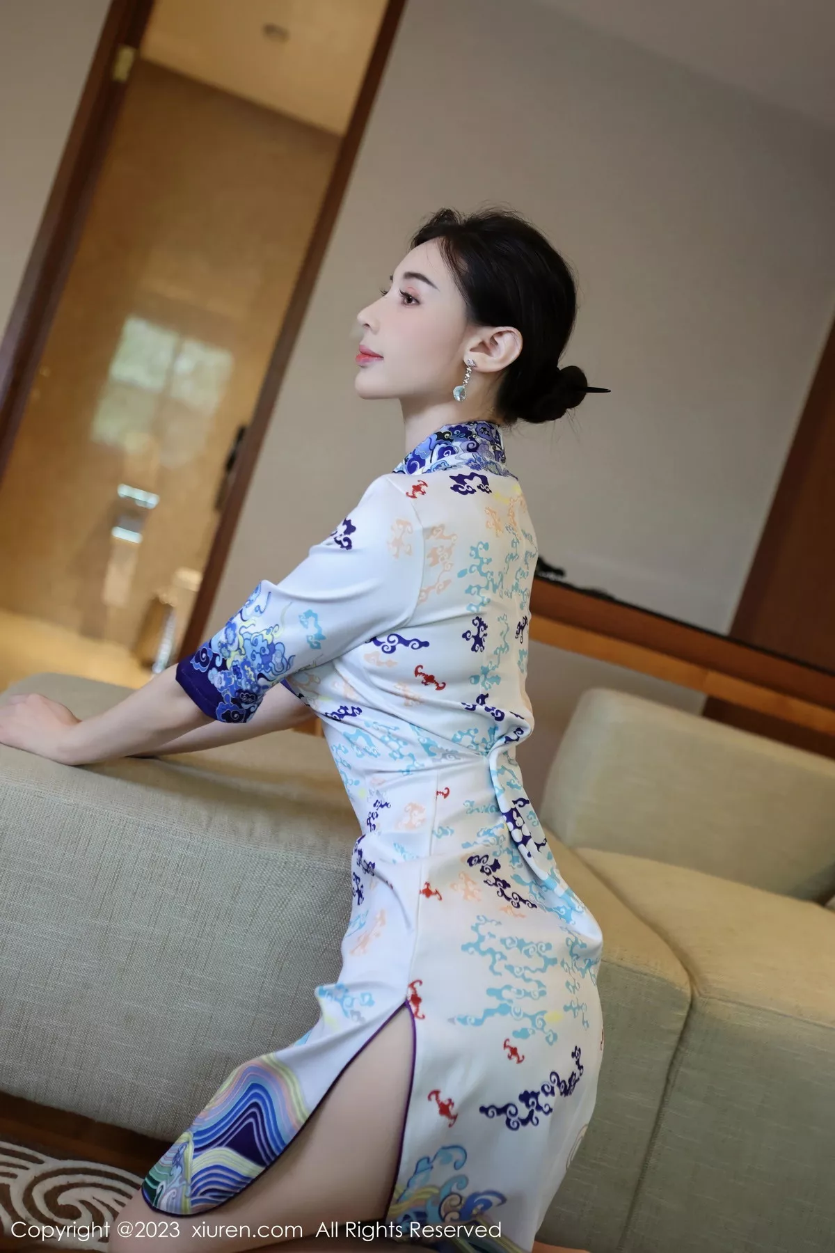 秀人集.com_[XiuRen秀人网]No.7479_模特曼柔性感制服露淡粉色内衣配超薄肉丝秀曼妙身姿诱惑写真102P