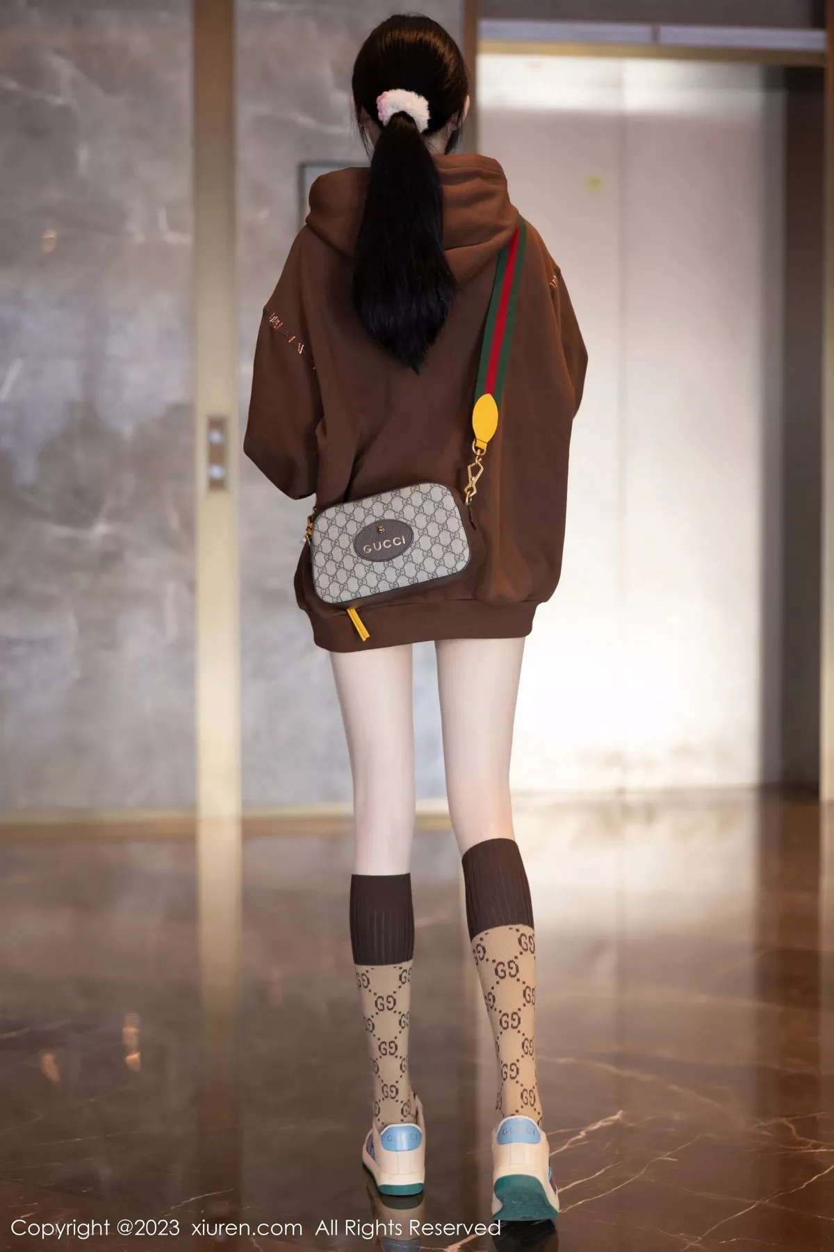 秀人集.com_[XiuRen秀人网]No.7488_模特程程程咖啡色卫衣露淡红内衣配肉丝袜秀曼妙身姿诱惑写真81P