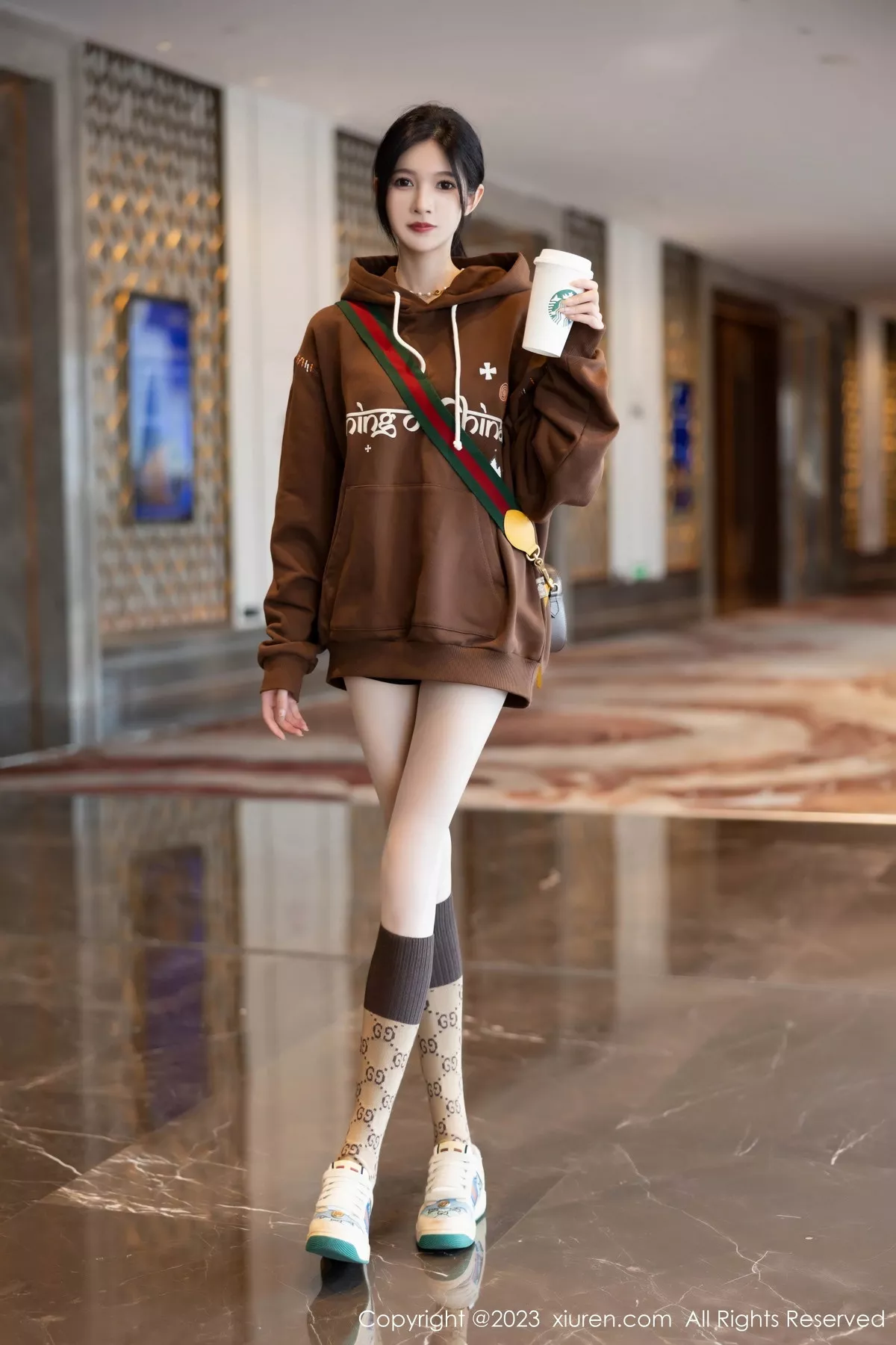 秀人集.com_[XiuRen秀人网]No.7488_模特程程程咖啡色卫衣露淡红内衣配肉丝袜秀曼妙身姿诱惑写真81P