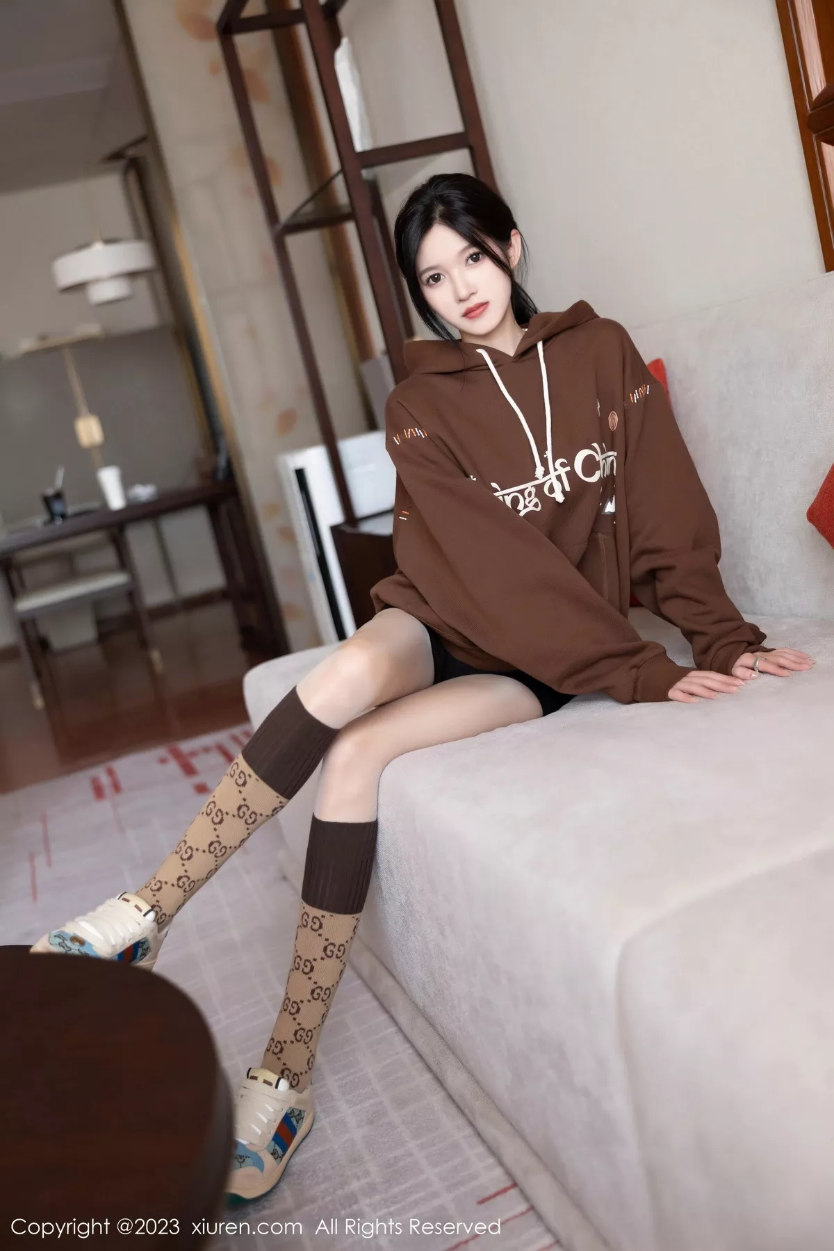 秀人集.com_[XiuRen秀人网]No.7488_模特程程程咖啡色卫衣露淡红内衣配肉丝袜秀曼妙身姿诱惑写真81P