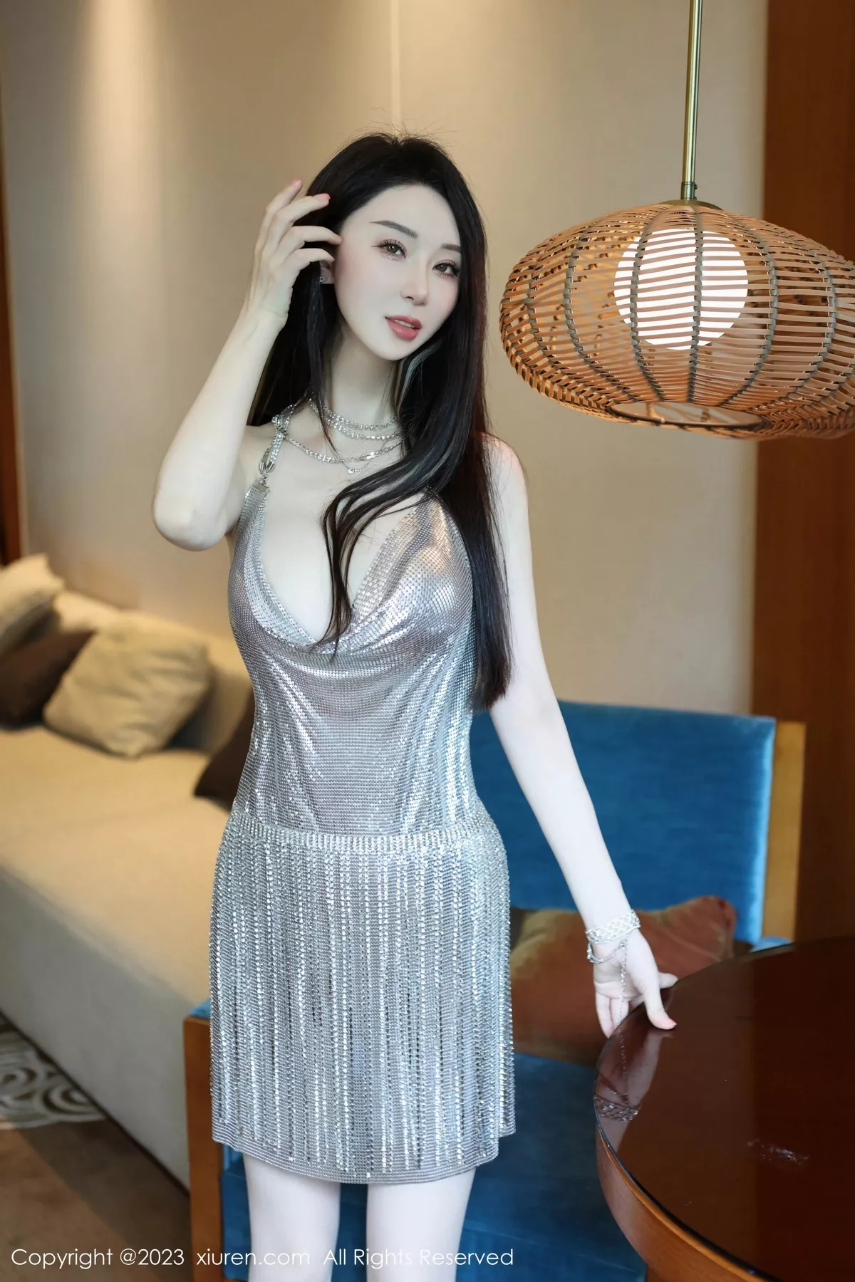 秀人集.com_[XiuRen秀人网]No.7483_新人模特田兮白性感银白吊带裙配原色丝袜秀丰腴身姿诱惑写真70P