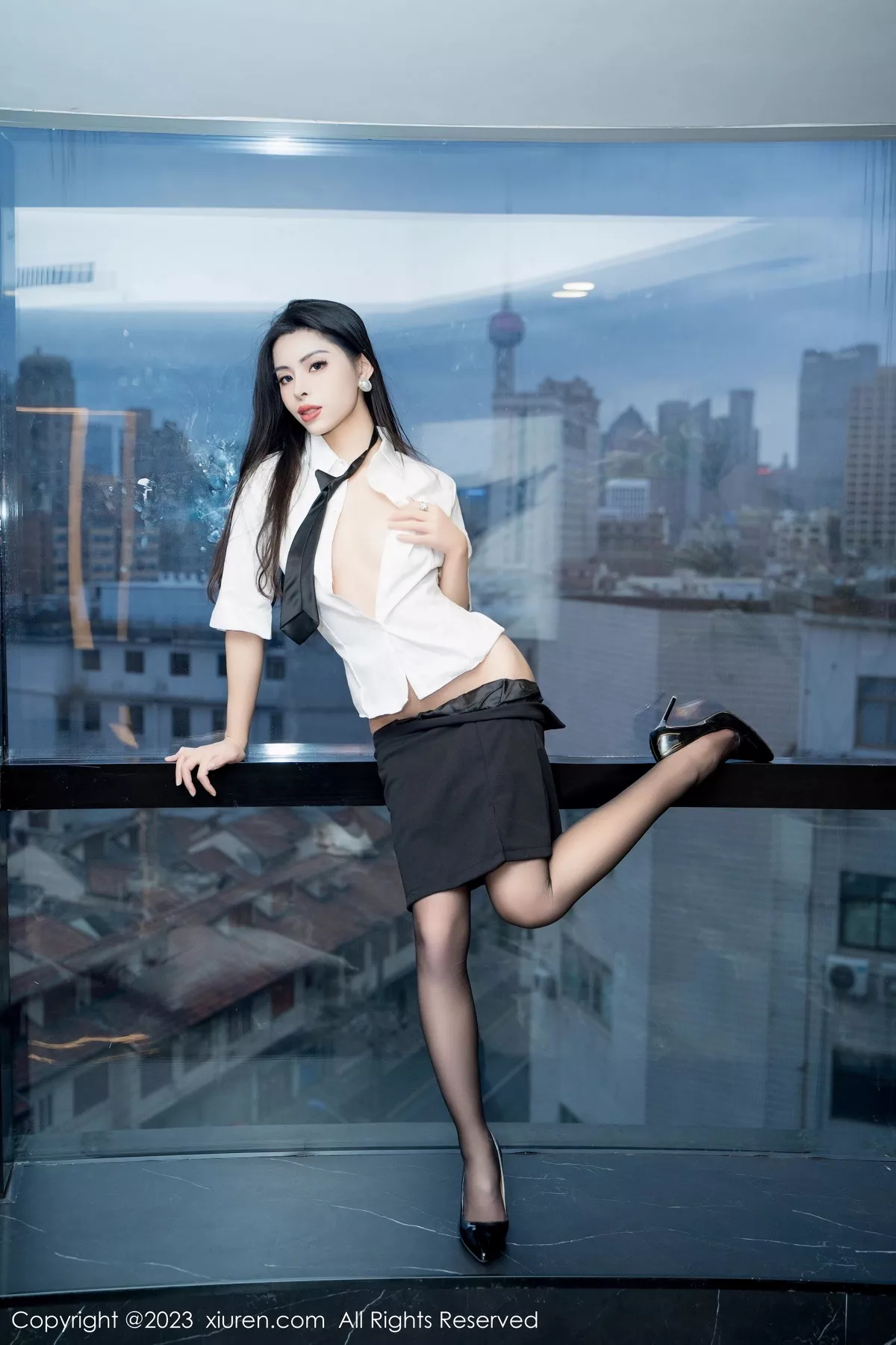 秀人集.com_[XiuRen秀人网]No.7489_模特王薇薇性感白T配黑色短裙露超薄黑丝秀完美身材诱惑写真85P