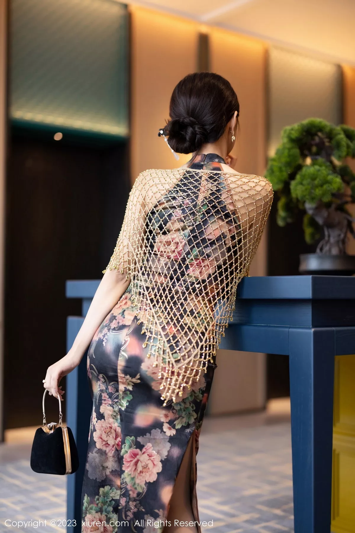 秀人集.com_[XiuRen秀人网]No.7495_女神王馨瑶yanni性感花纹旗袍露淡紫色内衣配开档肉丝诱惑写真81P