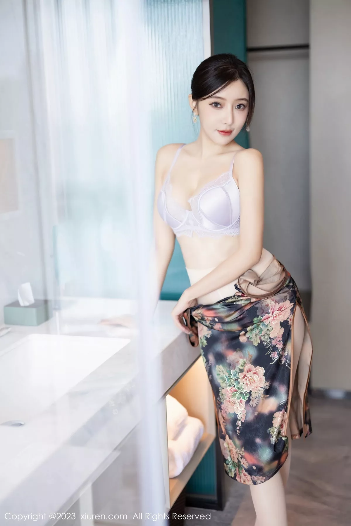 秀人集.com_[XiuRen秀人网]No.7495_女神王馨瑶yanni性感花纹旗袍露淡紫色内衣配开档肉丝诱惑写真81P