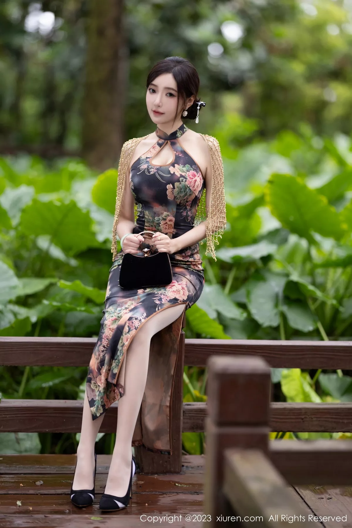 秀人集.com_[XiuRen秀人网]No.7495_女神王馨瑶yanni性感花纹旗袍露淡紫色内衣配开档肉丝诱惑写真81P