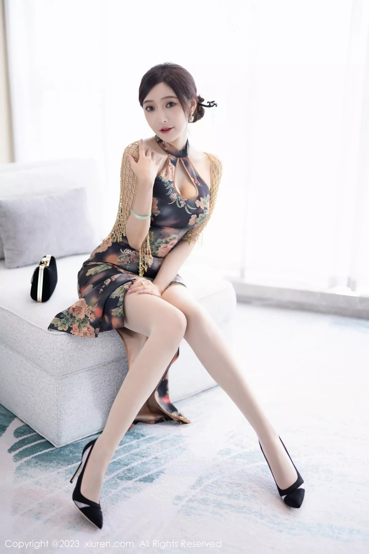 秀人集.com_[XiuRen秀人网]No.7495_女神王馨瑶yanni性感花纹旗袍露淡紫色内衣配开档肉丝诱惑写真81P