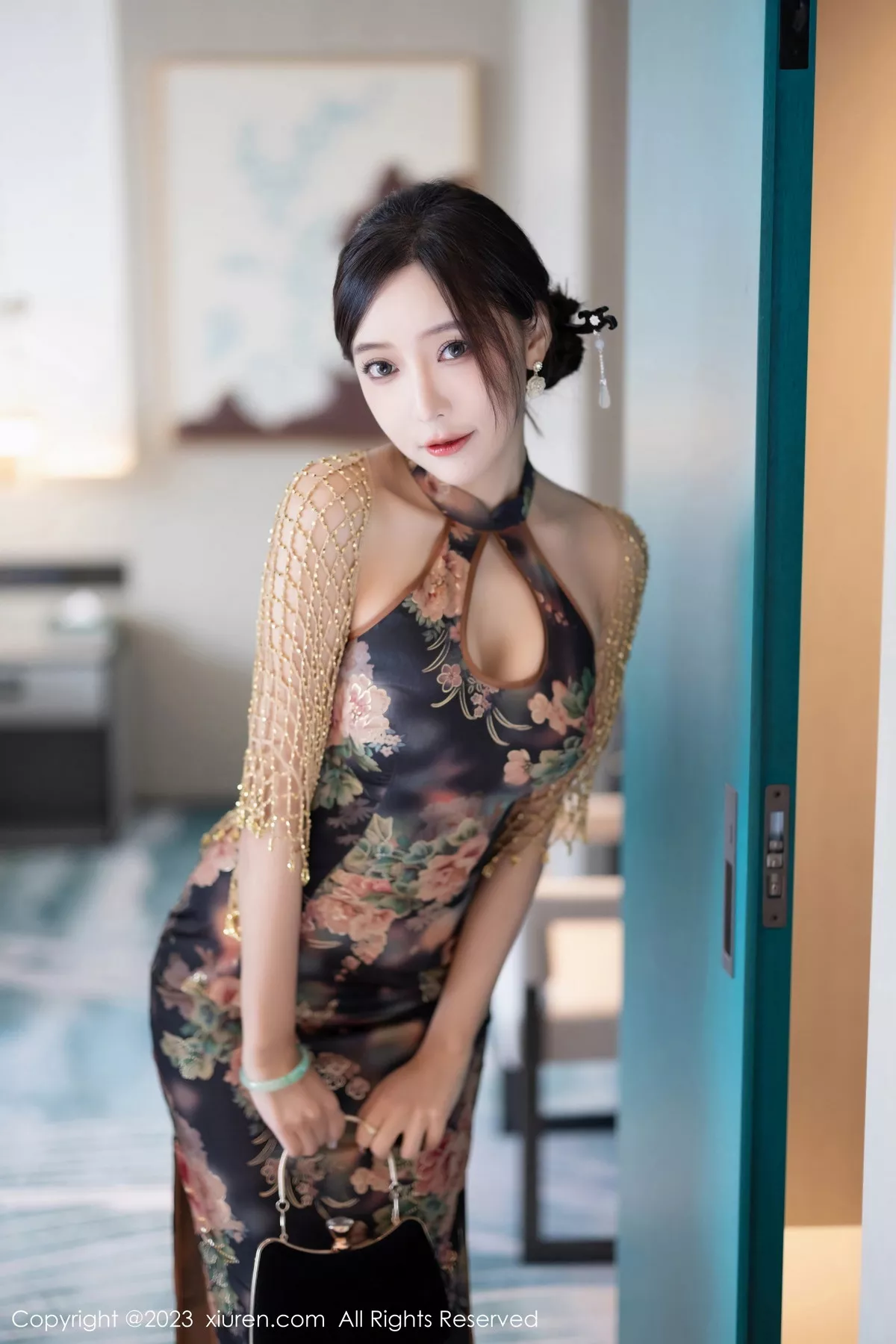 秀人集.com_[XiuRen秀人网]No.7495_女神王馨瑶yanni性感花纹旗袍露淡紫色内衣配开档肉丝诱惑写真81P