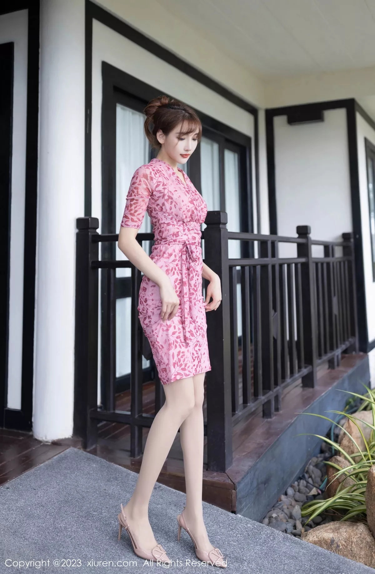 秀人集.com_[XiuRen秀人网]No.7501_模特陆萱萱性感粉色蕾丝内衣配超薄无内肉丝秀惹火身材诱惑写真77P