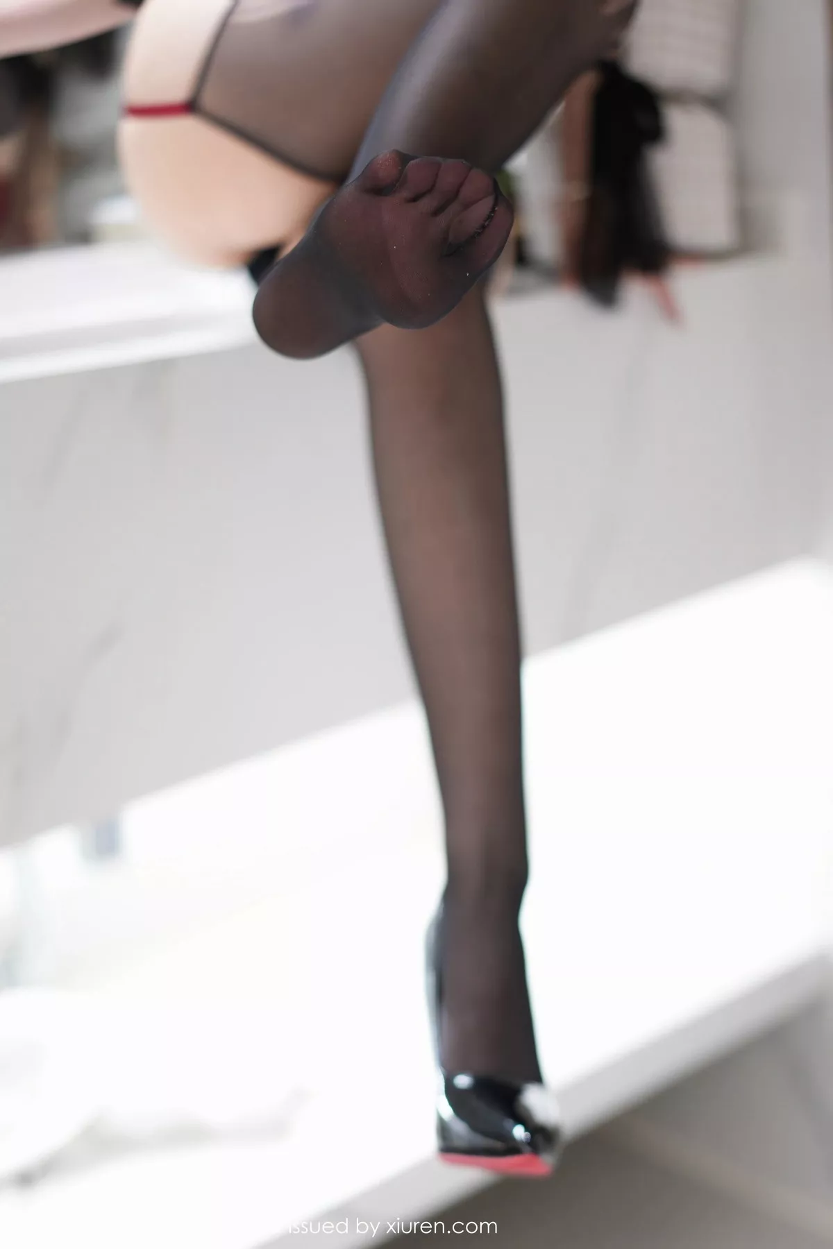 秀人集.com_[YouMi尤蜜荟]Vol.993_模特laura阿姣浴室性感黑色内衣配黑丝吊袜秀完美身材诱惑写真89P