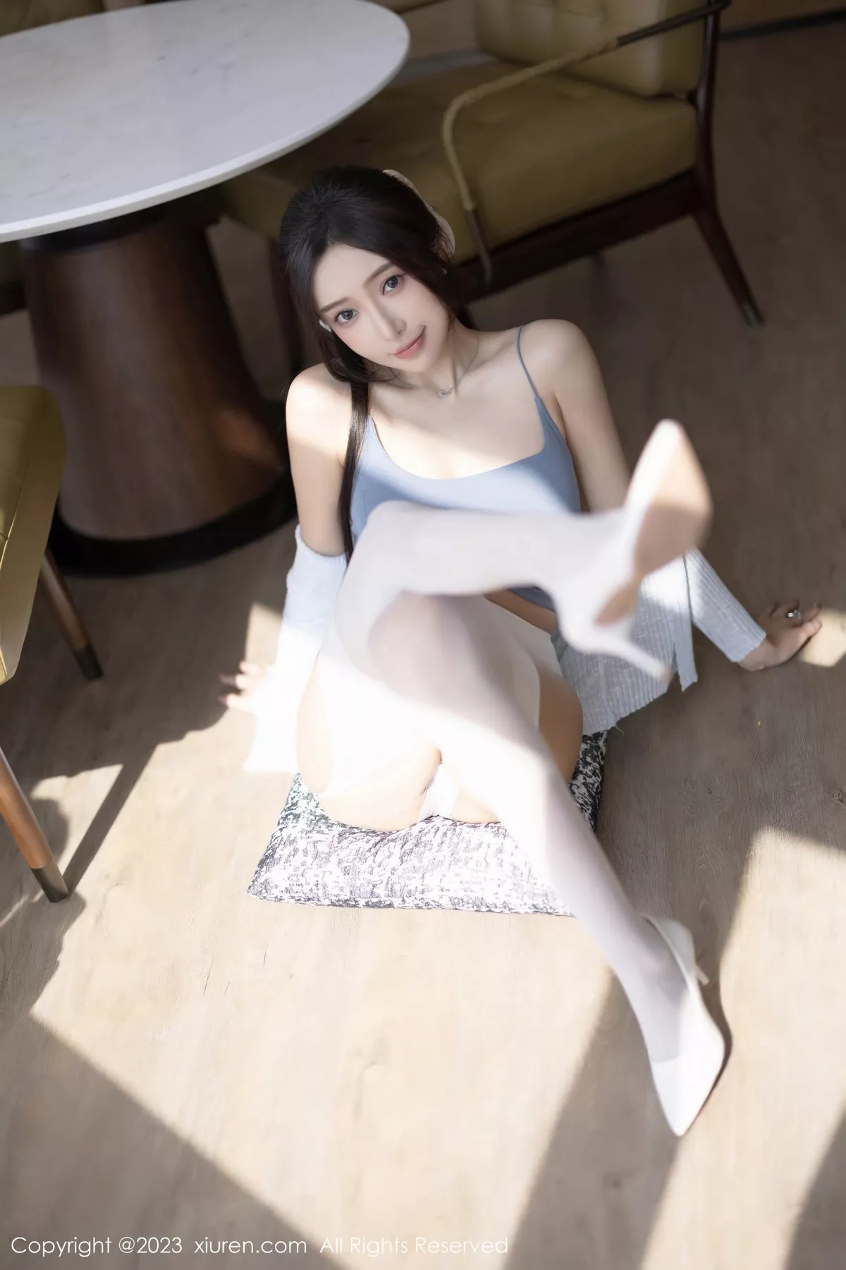 秀人集.com_[XiuRen秀人网]No.7515_女神王馨瑶yanni性感浅色服饰配短裙露白丝吊袜秀美腿诱惑写真82P