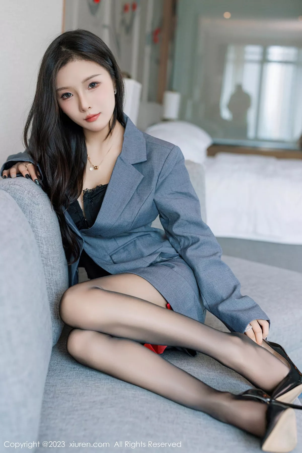 秀人集.com_[XiuRen秀人网]No.7511_模特七七kiko深灰色西服套装露黑色蕾丝内衣配超薄黑丝诱惑写真48P