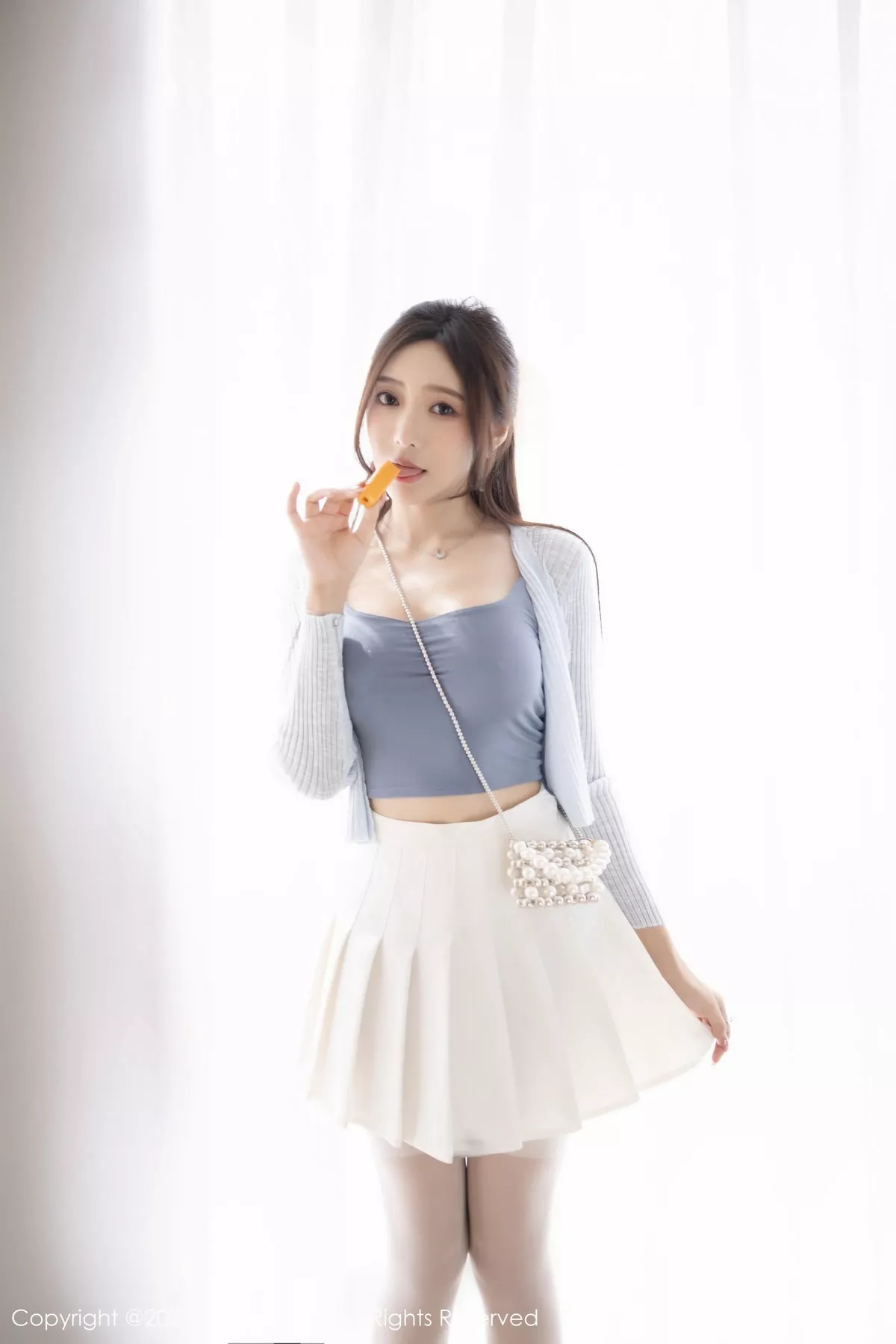 秀人集.com_[XiuRen秀人网]No.7515_女神王馨瑶yanni性感浅色服饰配短裙露白丝吊袜秀美腿诱惑写真82P