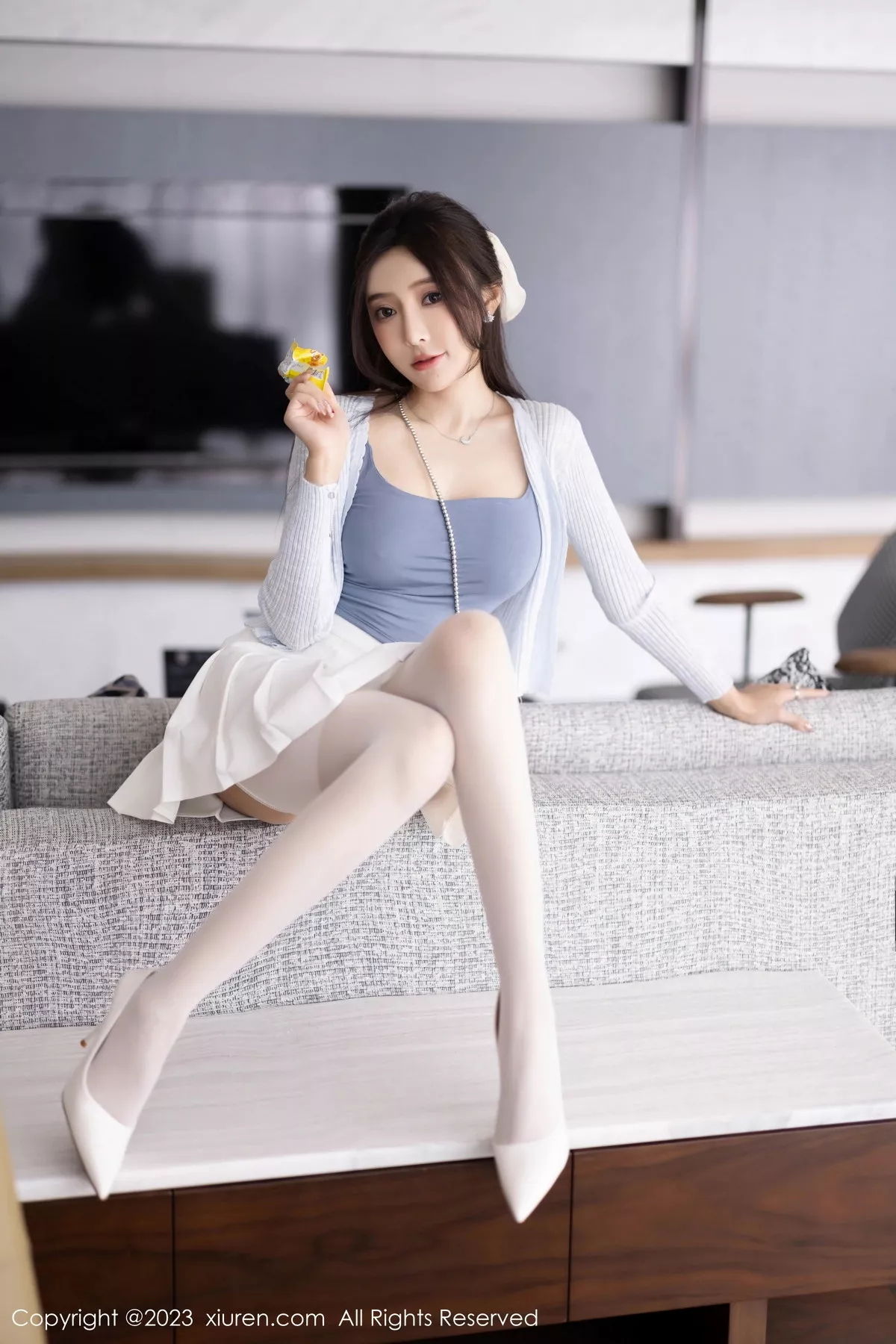 秀人集.com_[XiuRen秀人网]No.7515_女神王馨瑶yanni性感浅色服饰配短裙露白丝吊袜秀美腿诱惑写真82P