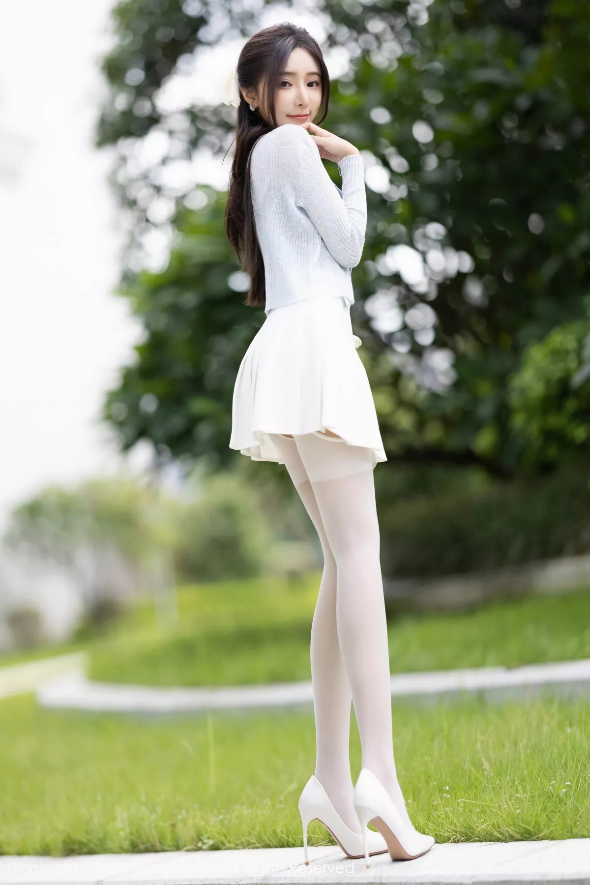 秀人集.com_[XiuRen秀人网]No.7515_女神王馨瑶yanni性感浅色服饰配短裙露白丝吊袜秀美腿诱惑写真82P