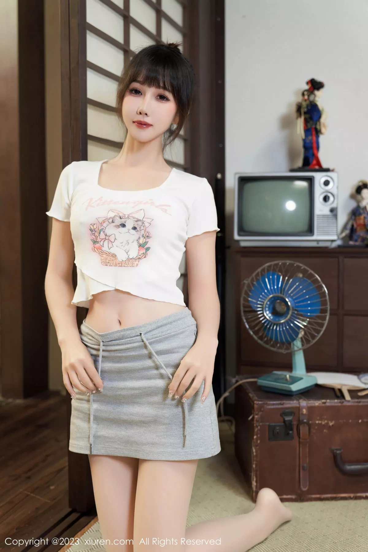 秀人集.com_[XiuRen秀人网]No.7519_模特波巧酱性感白色短T配灰色短裙露超薄肉丝秀美腿诱惑写真88P