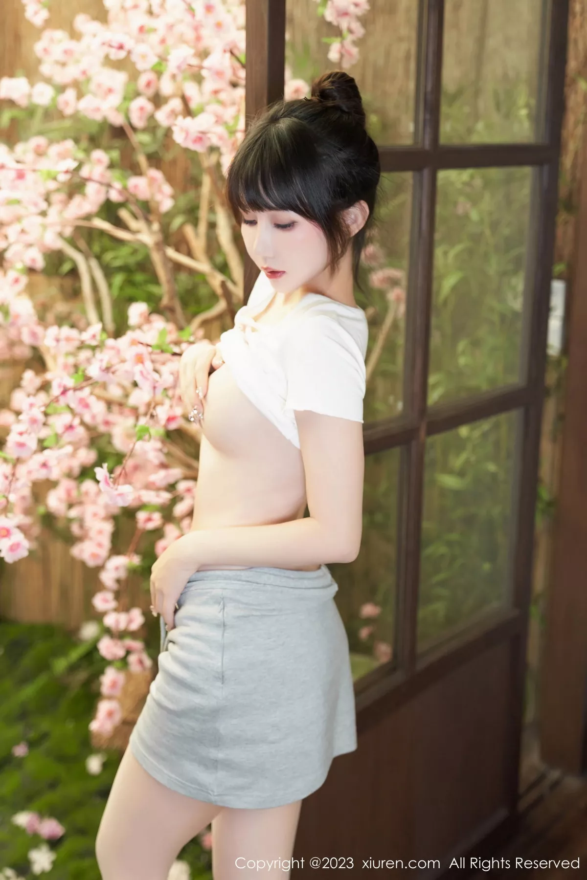 秀人集.com_[XiuRen秀人网]No.7519_模特波巧酱性感白色短T配灰色短裙露超薄肉丝秀美腿诱惑写真88P