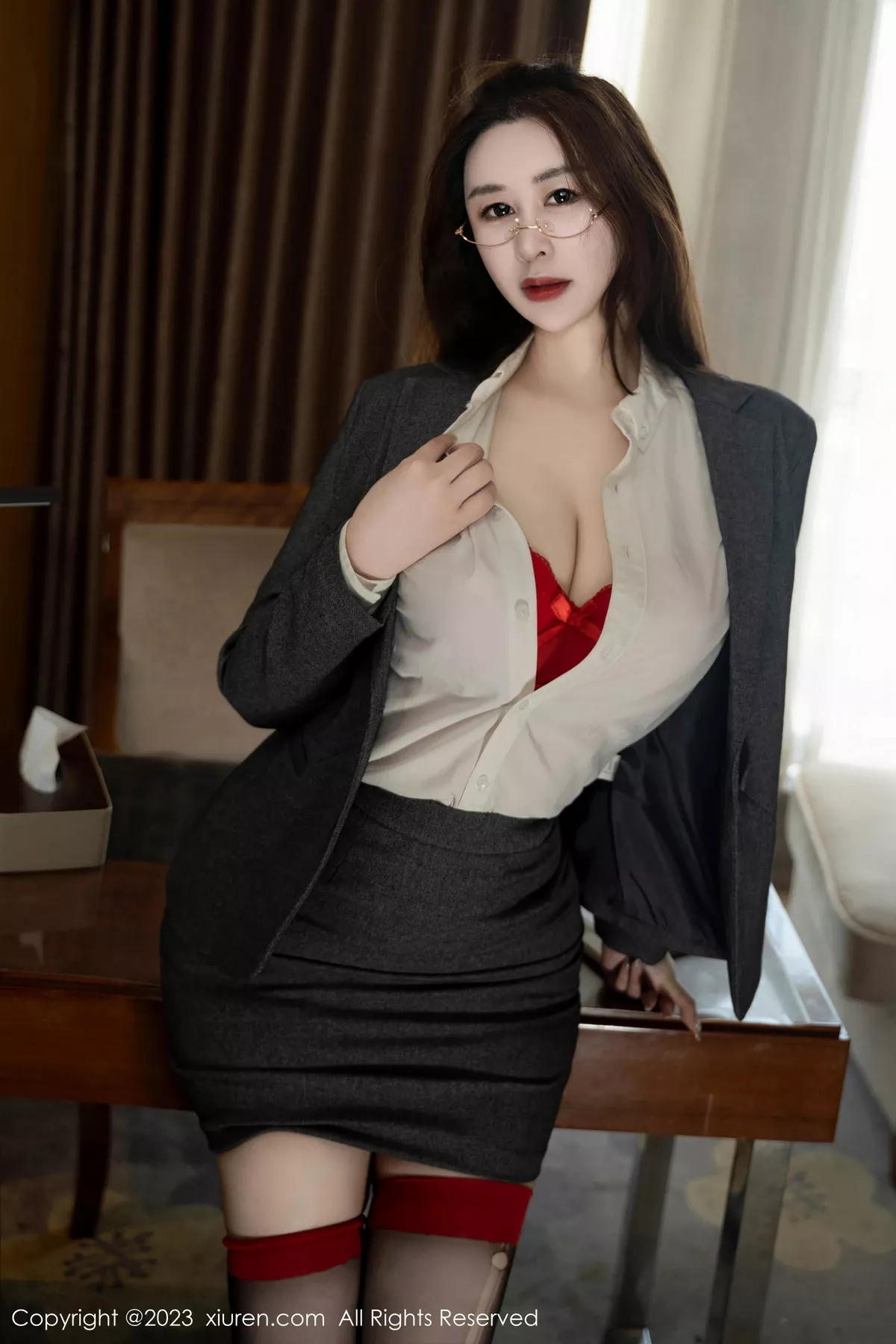 秀人集.com_[XiuRen秀人网]No.7524_模特王俪丁呀办公室场景灰色制服露性感红色内衣惹火诱惑写真66P