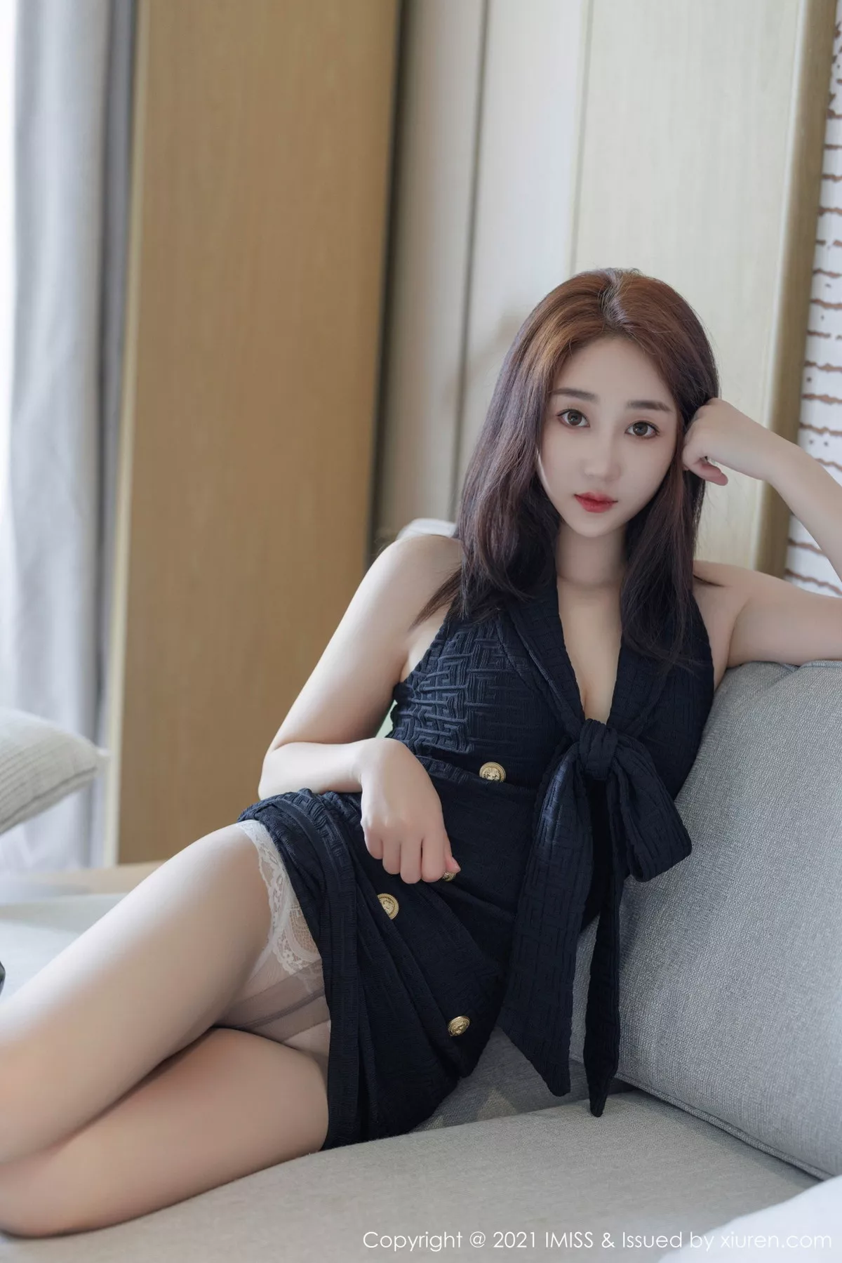 秀人集.com_[IMISS爱蜜社]Vol.751_模特九月生性感黑色连衣裙露白色内衣秀曼妙身姿迷人诱惑写真50P