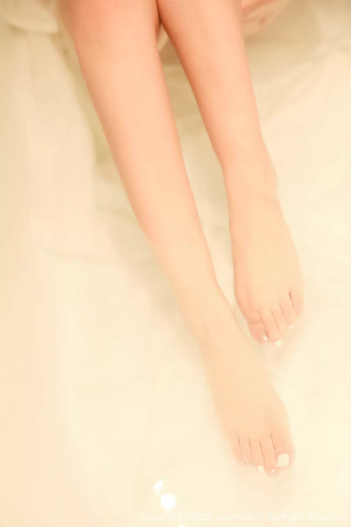 秀人集.com_[XiuRen秀人网]No.7403_模特江真真白色上衣配黑短裙露黄色蕾丝内衣超薄肉丝诱惑写真67P