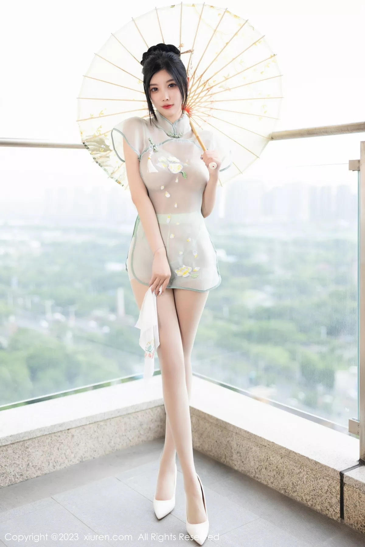 秀人集.com_[XiuRen秀人网]No.7410_女神杨晨晨Yome淡绿连衣长裙+轻透薄纱情趣旗袍惹火诱惑写真82P