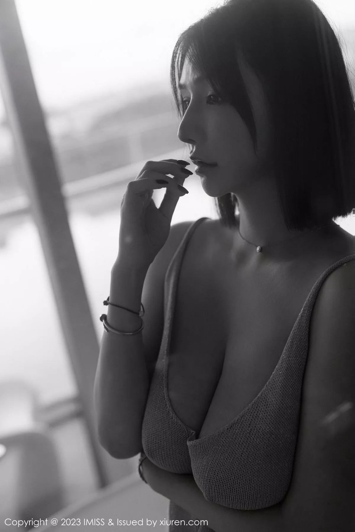 秀人集.com_[IMISS爱蜜社]Vol.752_模特Evon陈赞之浅粉灰吊带短裙露白色内衣秀丰满身材诱惑写真46P