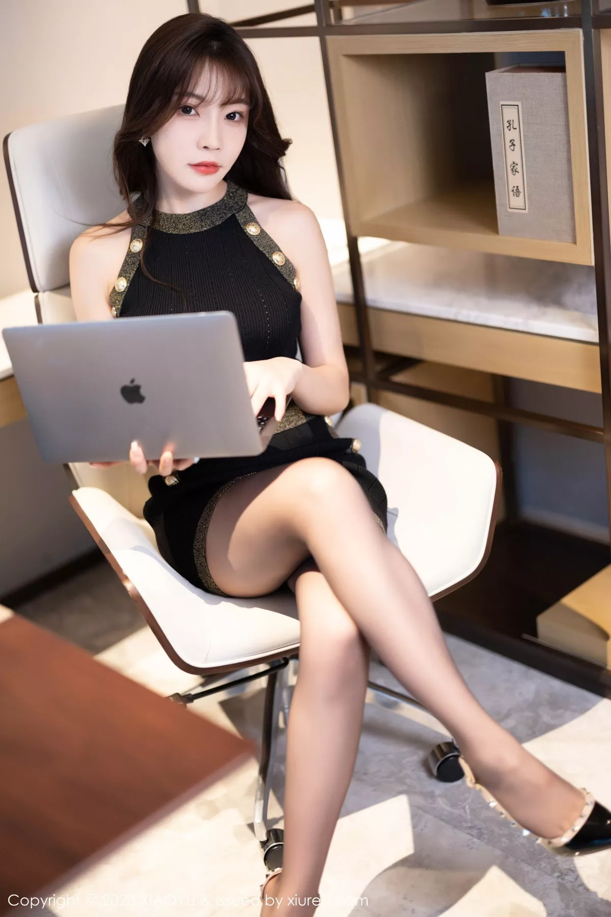 秀人集.com_[XiaoYu画语界]Vol.1137_女神徐莉芝Booty性感黑色服饰配超薄黑丝露红色内衣诱惑写真84P