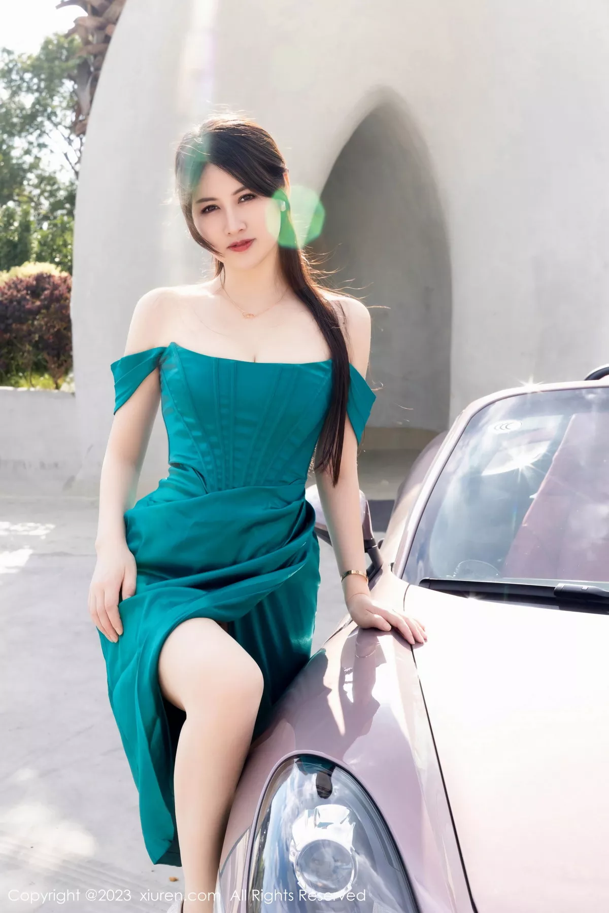 秀人集.com_[XiuRen秀人网]No.7592_模特诗诗kiki性感露肩裙露黑色蕾丝内衣配超薄黑丝撩人诱惑写真80P