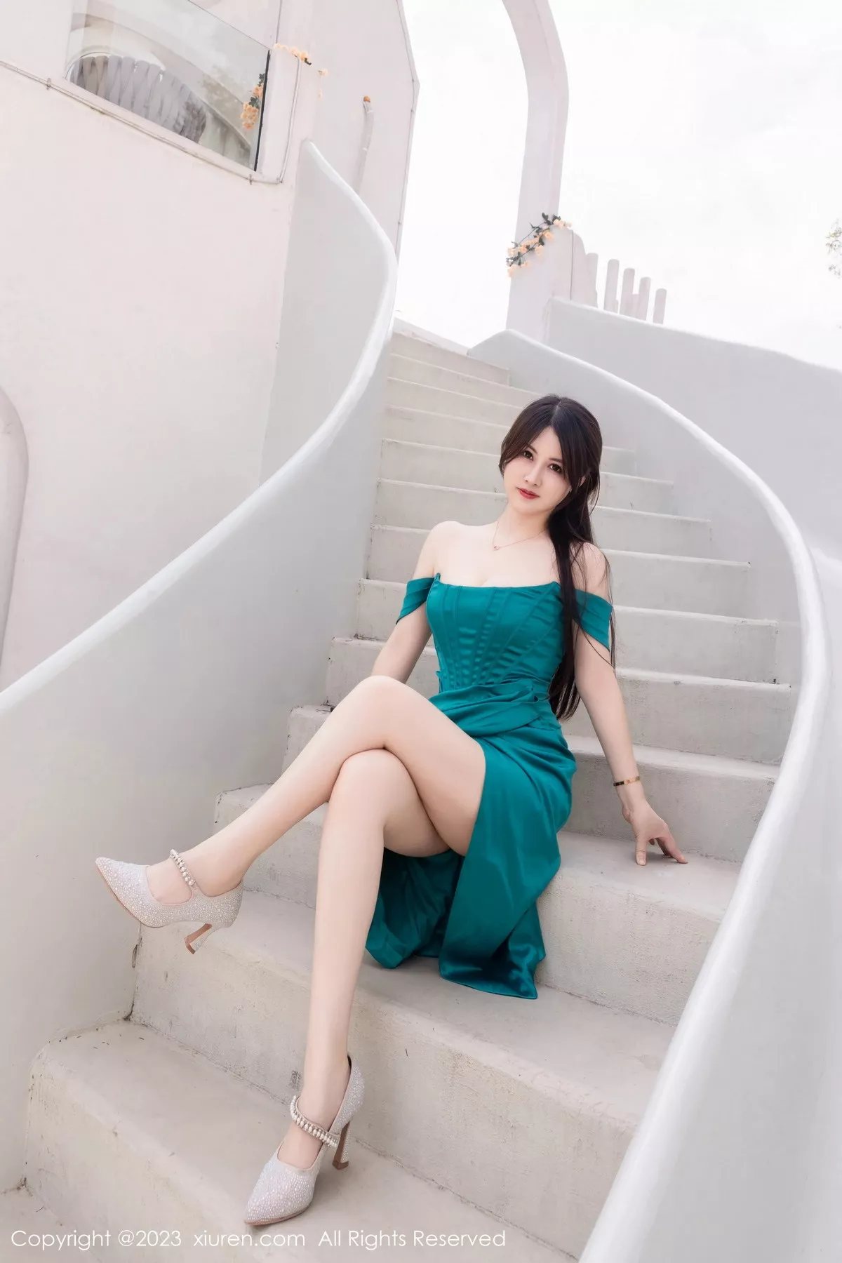 秀人集.com_[XiuRen秀人网]No.7592_模特诗诗kiki性感露肩裙露黑色蕾丝内衣配超薄黑丝撩人诱惑写真80P