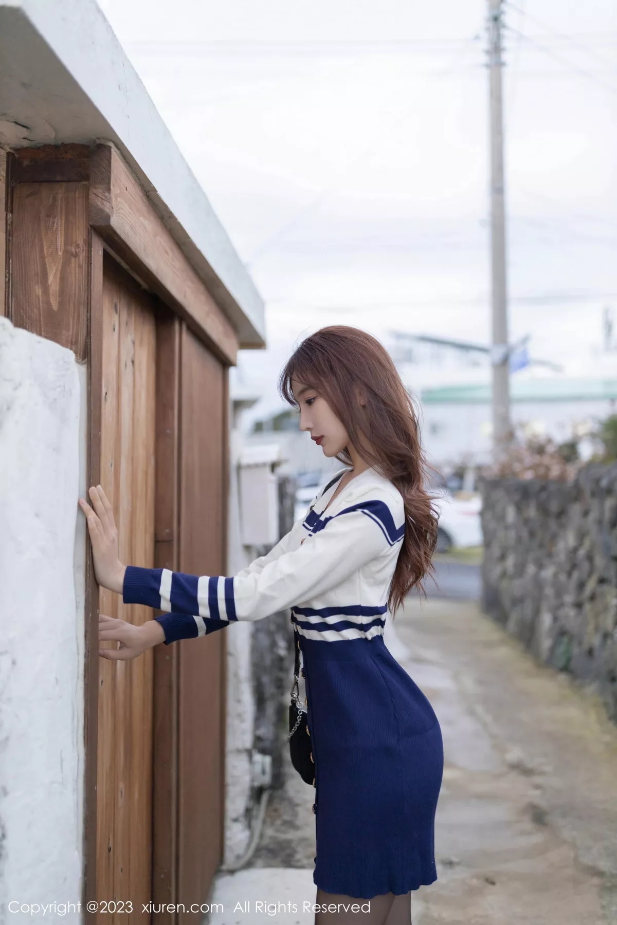 秀人集.com_[XiuRen秀人网]No.7606_模特陆萱萱蓝白拼色连衣短裙露玫红色内衣配超薄黑丝性感写真79P