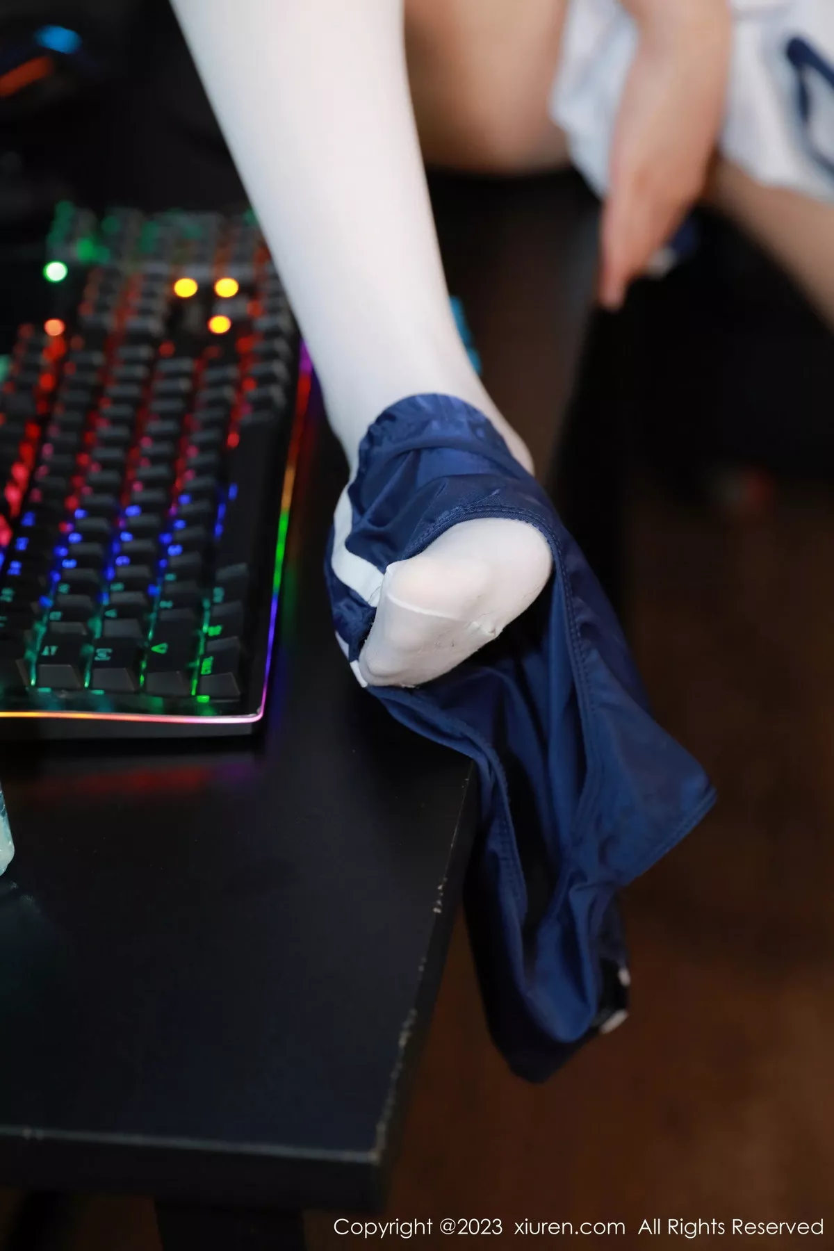 秀人集.com_[XiuRen秀人网]No.7600_模特白笑笑性感白色运动服饰配白丝袜秀白嫩肌肤完美诱惑写真72P