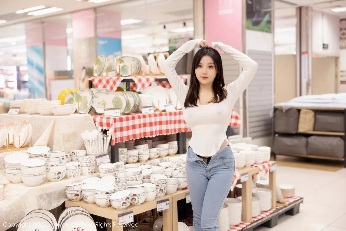 秀人集.com_[XiuRen秀人网]No.7616_模特豆瓣酱超市场景性感白T配牛仔裤半脱秀丰满身材诱惑写真84P