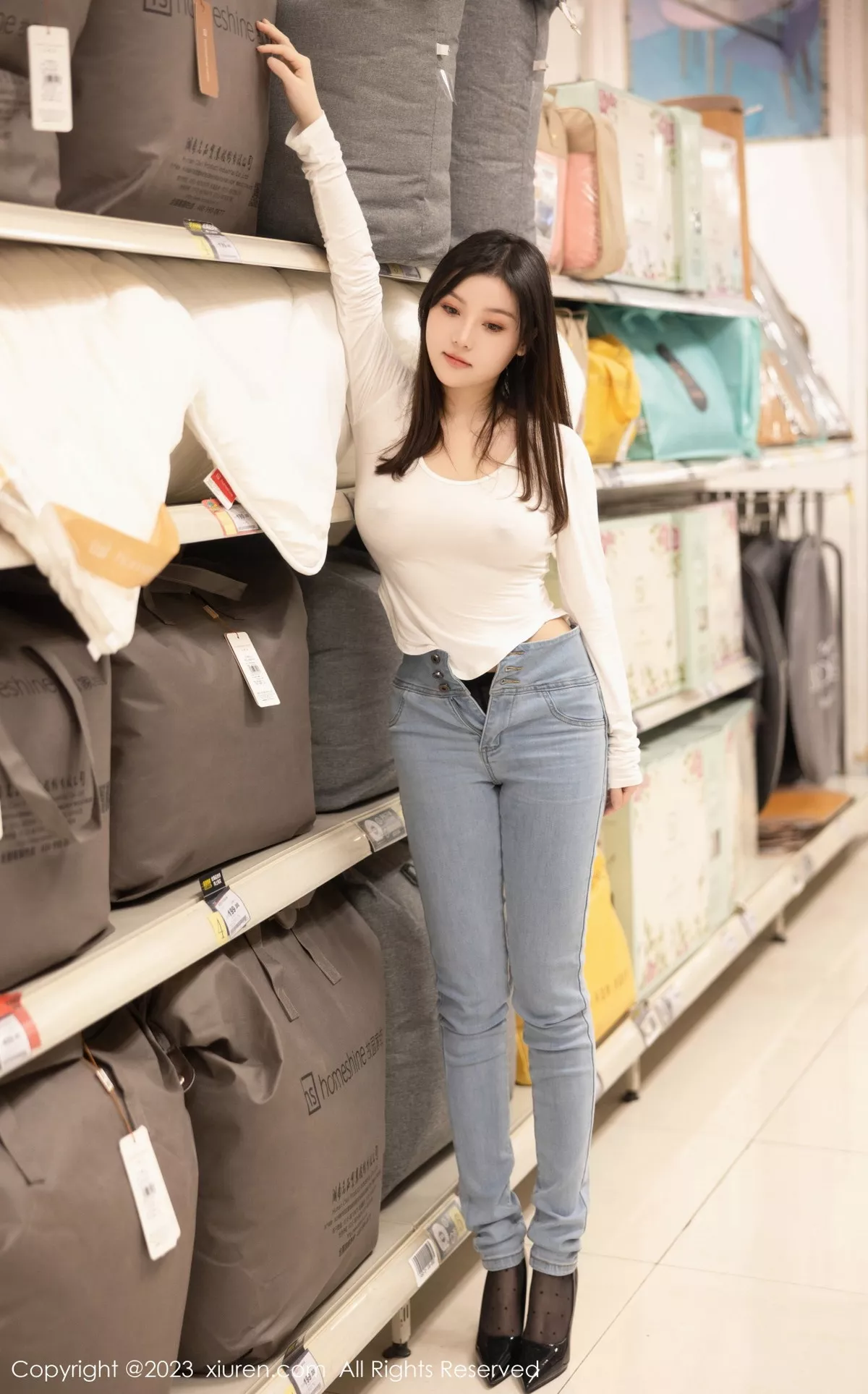 秀人集.com_[XiuRen秀人网]No.7616_模特豆瓣酱超市场景性感白T配牛仔裤半脱秀丰满身材诱惑写真84P