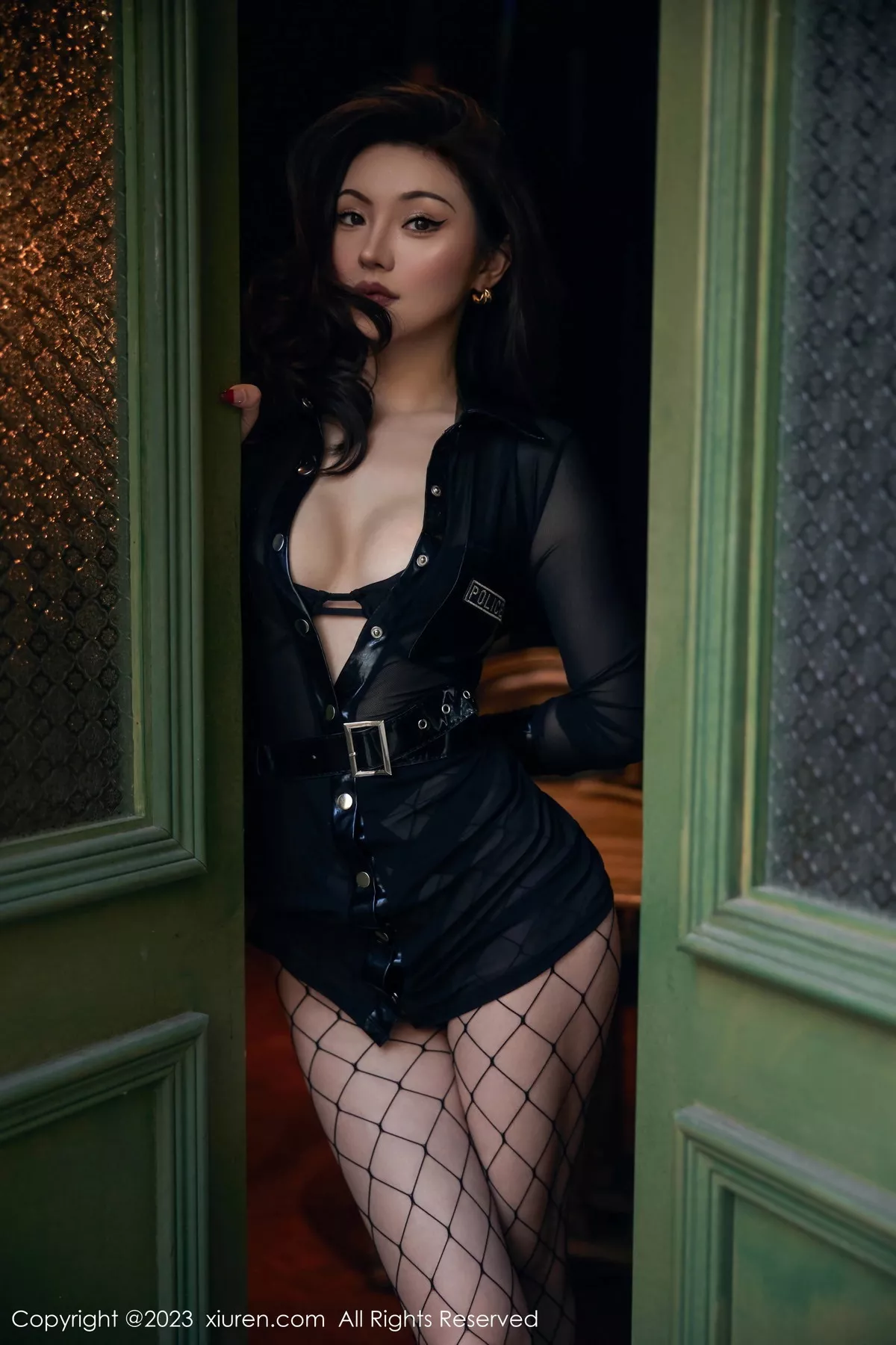 秀人集.com_[XiuRen秀人网]No.7607_新人模特Nanyo黑色露背连衣裙配黑丝渔网秀曼妙身姿诱惑写真54P