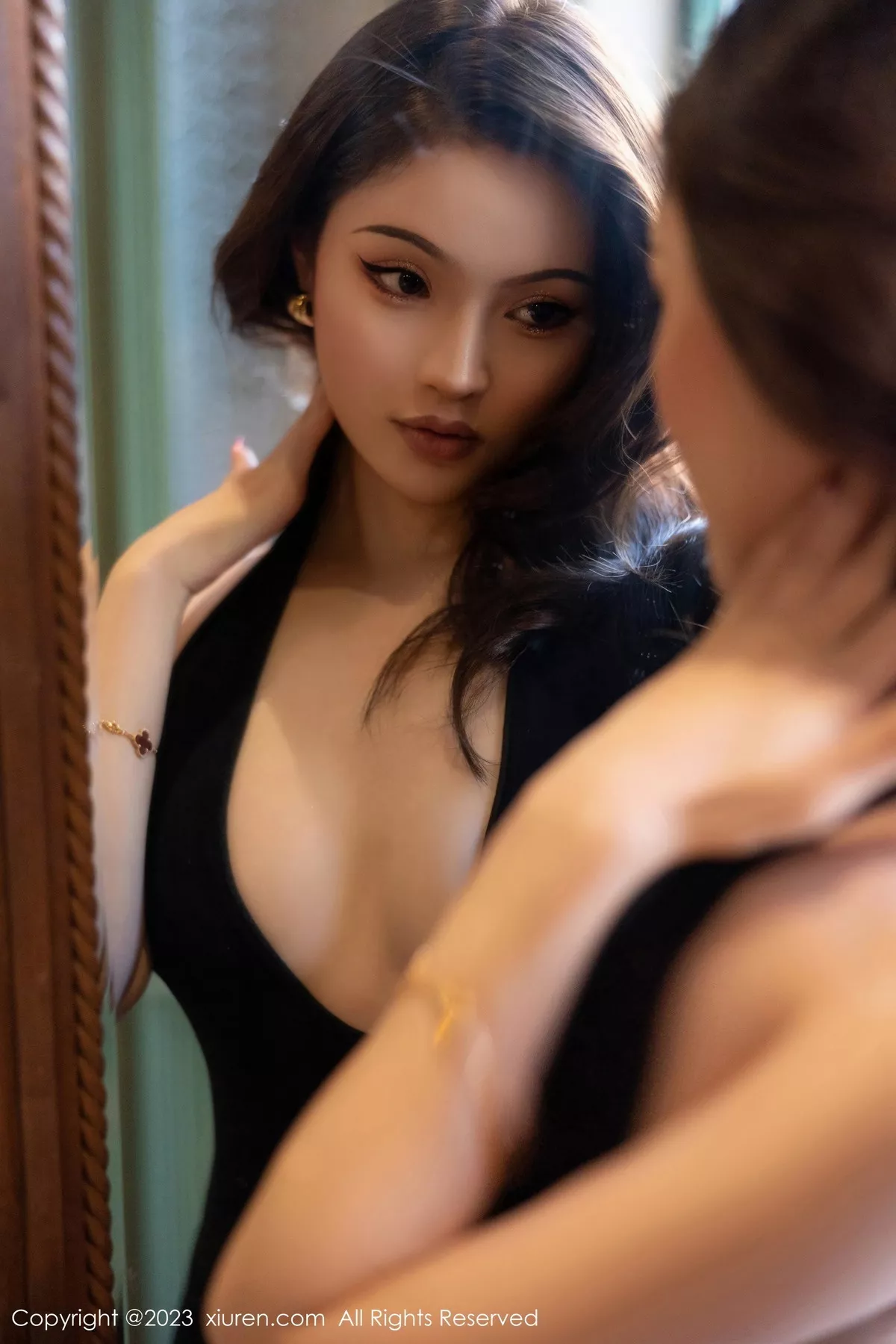 秀人集.com_[XiuRen秀人网]No.7607_新人模特Nanyo黑色露背连衣裙配黑丝渔网秀曼妙身姿诱惑写真54P