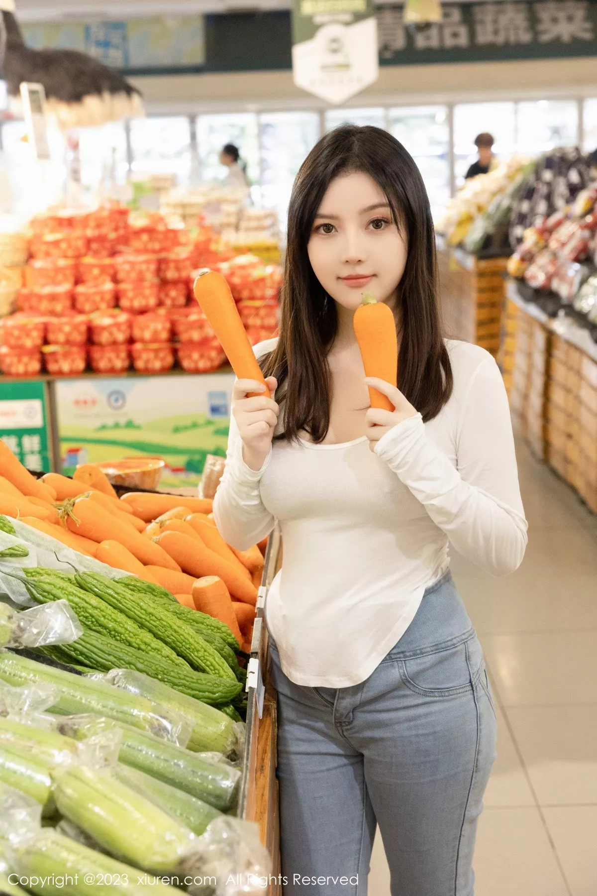 秀人集.com_[XiuRen秀人网]No.7616_模特豆瓣酱超市场景性感白T配牛仔裤半脱秀丰满身材诱惑写真84P