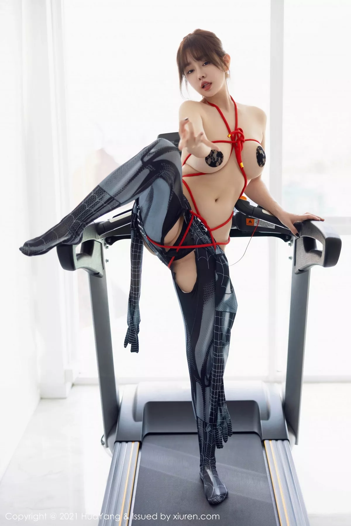 秀人集.com_[HuaYang花漾]Vol.550_女神王雨纯捆绑主题性感灰色蜘蛛侠服紧身秀完美身材诱惑写真101P