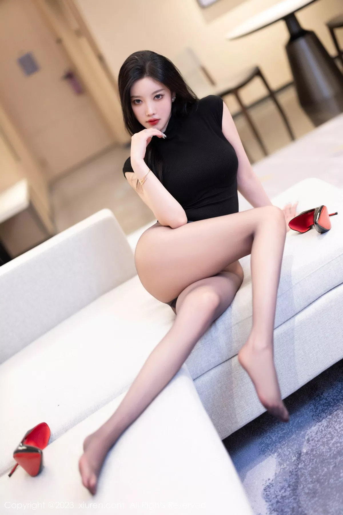 秀人集.com_[XiuRen秀人网]No.7627_女神杨晨晨Yome性感黑色上衣配黑短裙露超薄无内黑丝魅惑写真90P