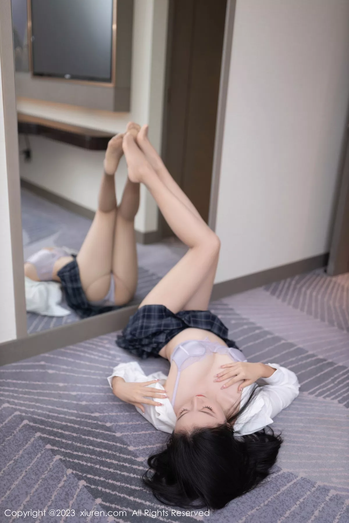 秀人集.com_[XiuRen秀人网]No.7626_模特安然anran性感白T配格子裙露紫色内衣配开档肉丝诱惑写真80P