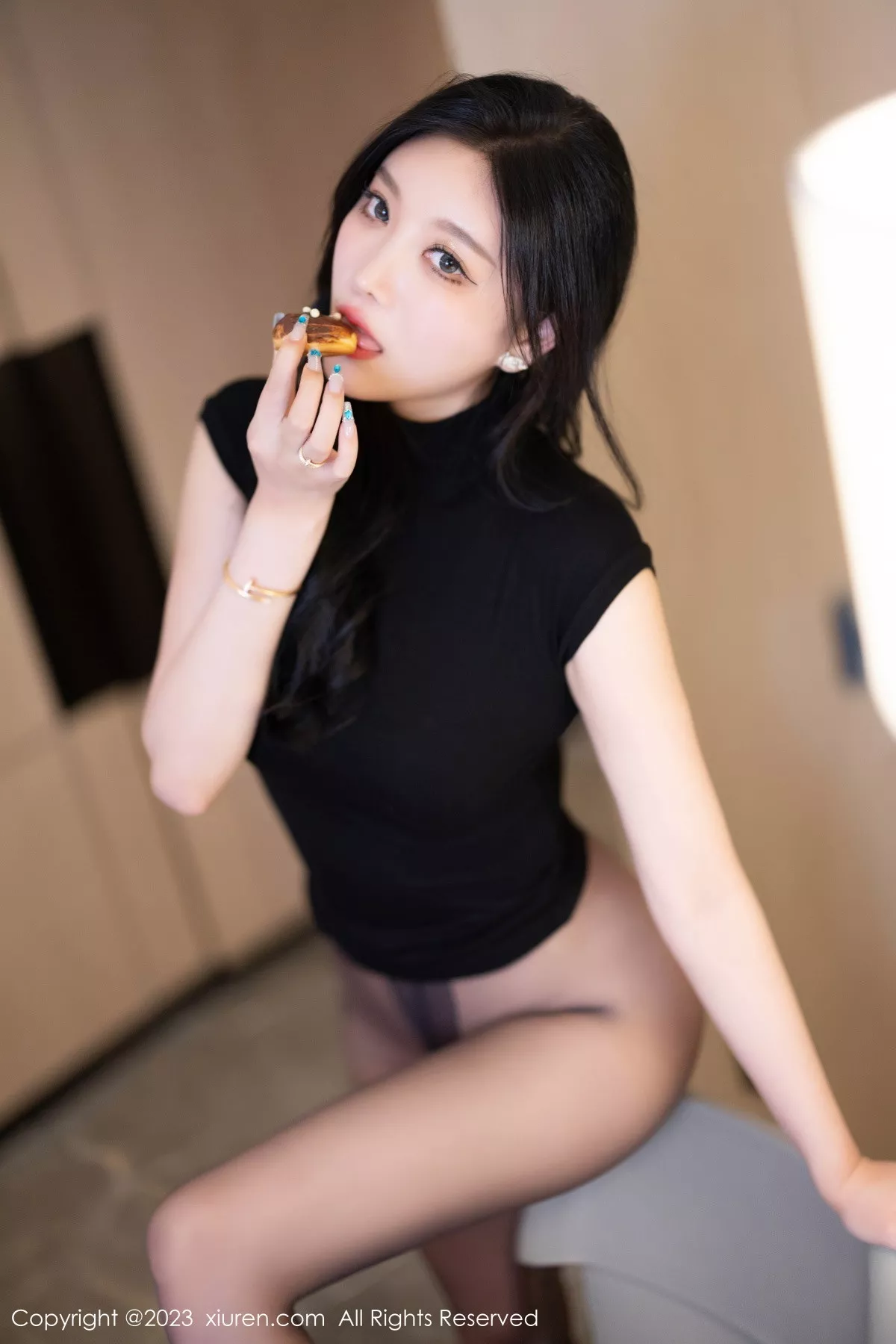 秀人集.com_[XiuRen秀人网]No.7627_女神杨晨晨Yome性感黑色上衣配黑短裙露超薄无内黑丝魅惑写真90P