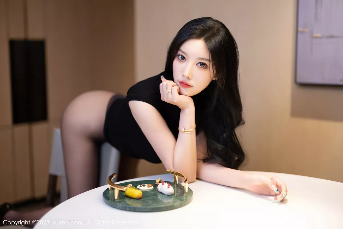 秀人集.com_[XiuRen秀人网]No.7627_女神杨晨晨Yome性感黑色上衣配黑短裙露超薄无内黑丝魅惑写真90P