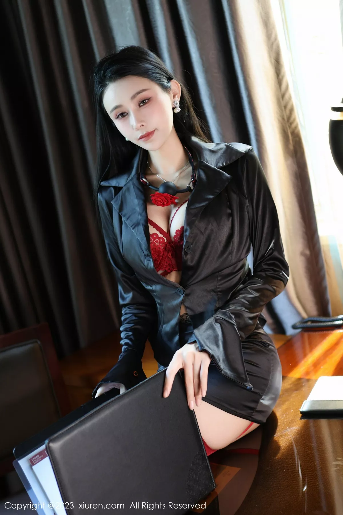 秀人集.com_[XiuRen秀人网]No.7630_模特草莓mm黑色上衣配黑短裙露性感红色蕾丝内衣惹火诱惑写真69P