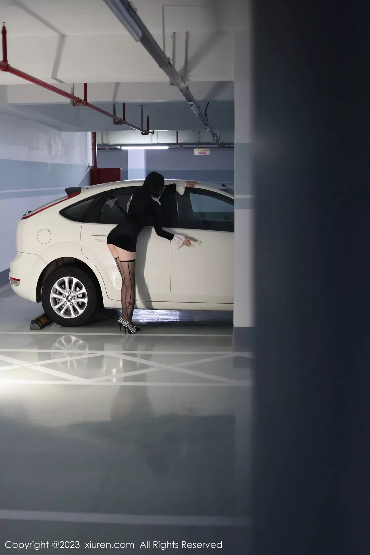 秀人集.com_[XiuRen秀人网]No.7634_模特曼柔醉酒主题脱黑色连衣裙露性感紫色蕾丝内衣撩人诱惑写真66P