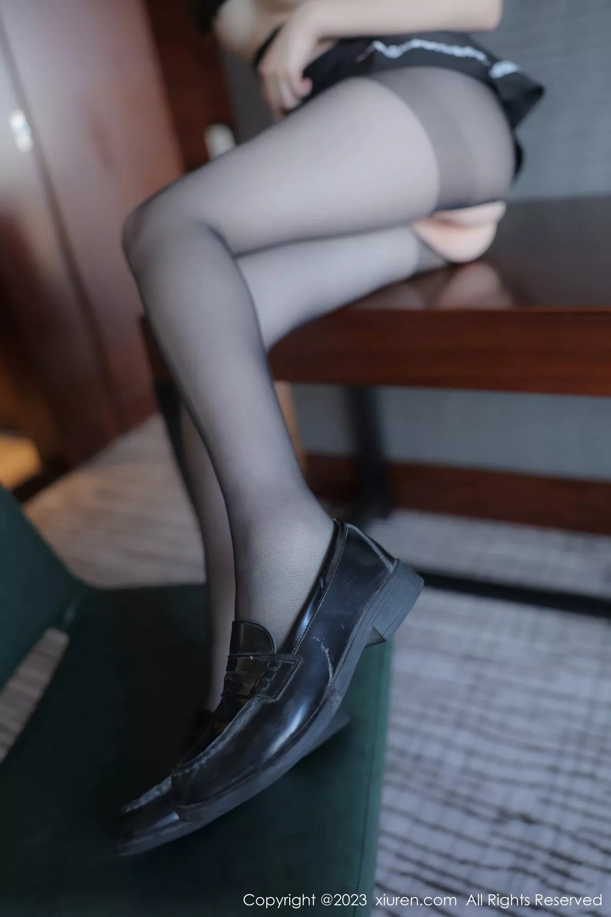 秀人集.com_[XiuRen秀人网]No.7637_模特林悠悠性感黑色上衣配黑短裙露开档黑丝秀曼妙身姿诱惑写真98P