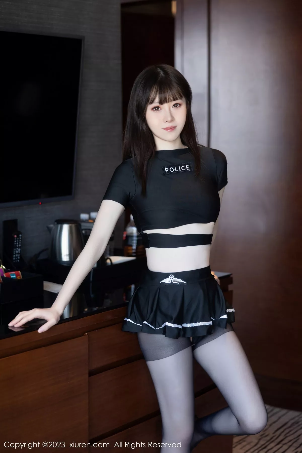 秀人集.com_[XiuRen秀人网]No.7637_模特林悠悠性感黑色上衣配黑短裙露开档黑丝秀曼妙身姿诱惑写真98P