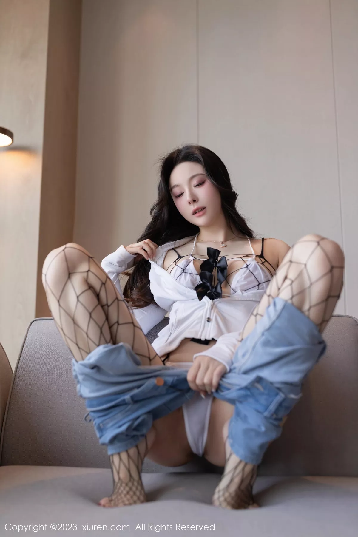 秀人集.com_[XiuRen秀人网]No.7639_模特小逗逗性感黑色网格情趣服饰配白色内衣秀曼妙身姿诱惑写真80P