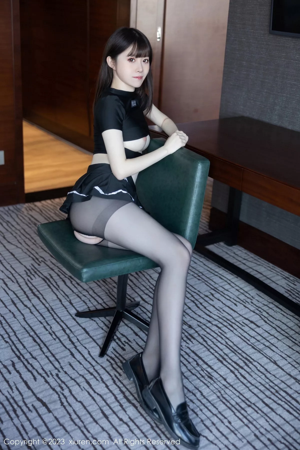 秀人集.com_[XiuRen秀人网]No.7637_模特林悠悠性感黑色上衣配黑短裙露开档黑丝秀曼妙身姿诱惑写真98P