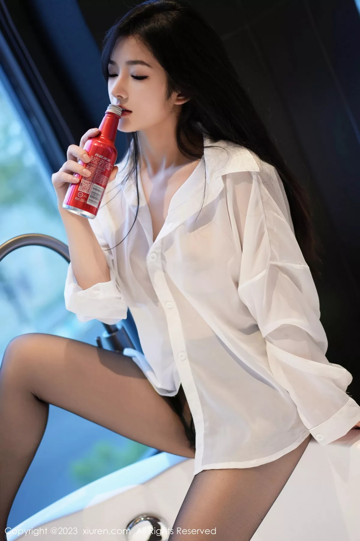 秀人集.com_[XiuRen秀人网]No.7645_模特谭小灵性感白T配简约牛仔裤露超薄黑丝秀惹火身材诱惑写真106P