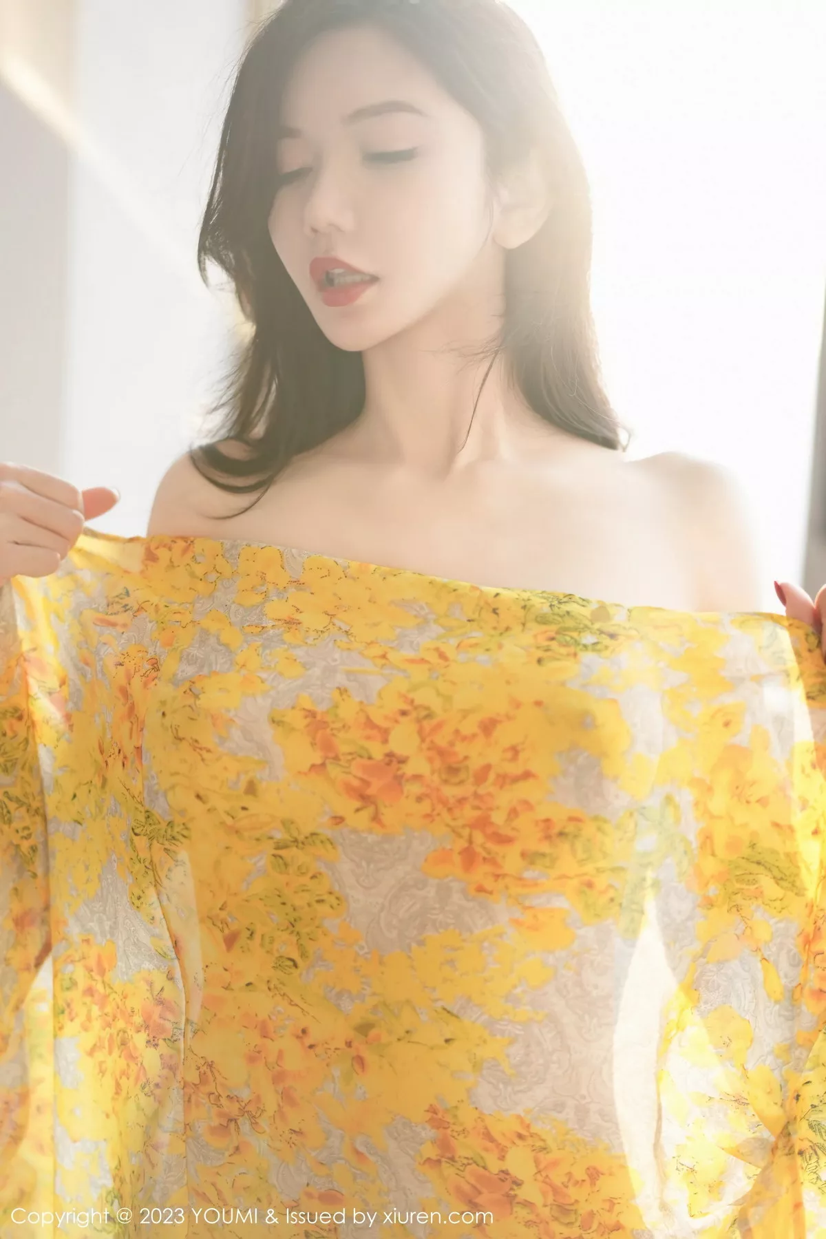 秀人集.com_[YouMi尤蜜荟]Vol.1002_模特心妍小公主性感黄色碎花裙低胸秀惹火身材露豪乳诱惑写真70P