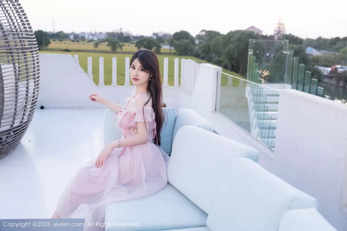 秀人集.com_[XiuRen秀人网]No.7666_模特诗诗kiki性感粉色低胸裙露粉色蕾丝内衣秀丰腴身姿诱惑写真82P