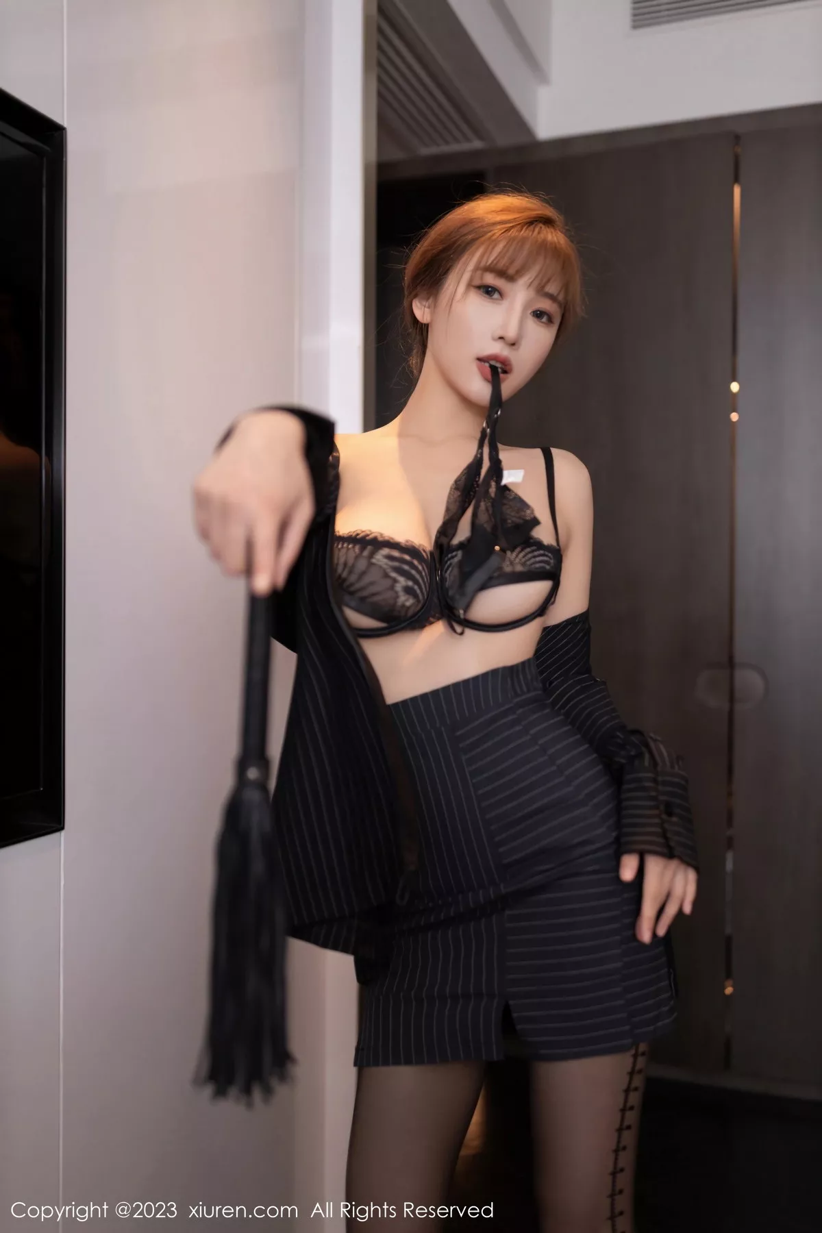 秀人集.com_[XiuRen秀人网]No.7675_模特陆萱萱性感黑色短裙套装露黑色蕾丝内衣秀柔美身姿诱惑写真75P